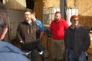 k-Links Dolmetscher und Mitorganisator Angelo Pozatti Vater und Sohn Piazza